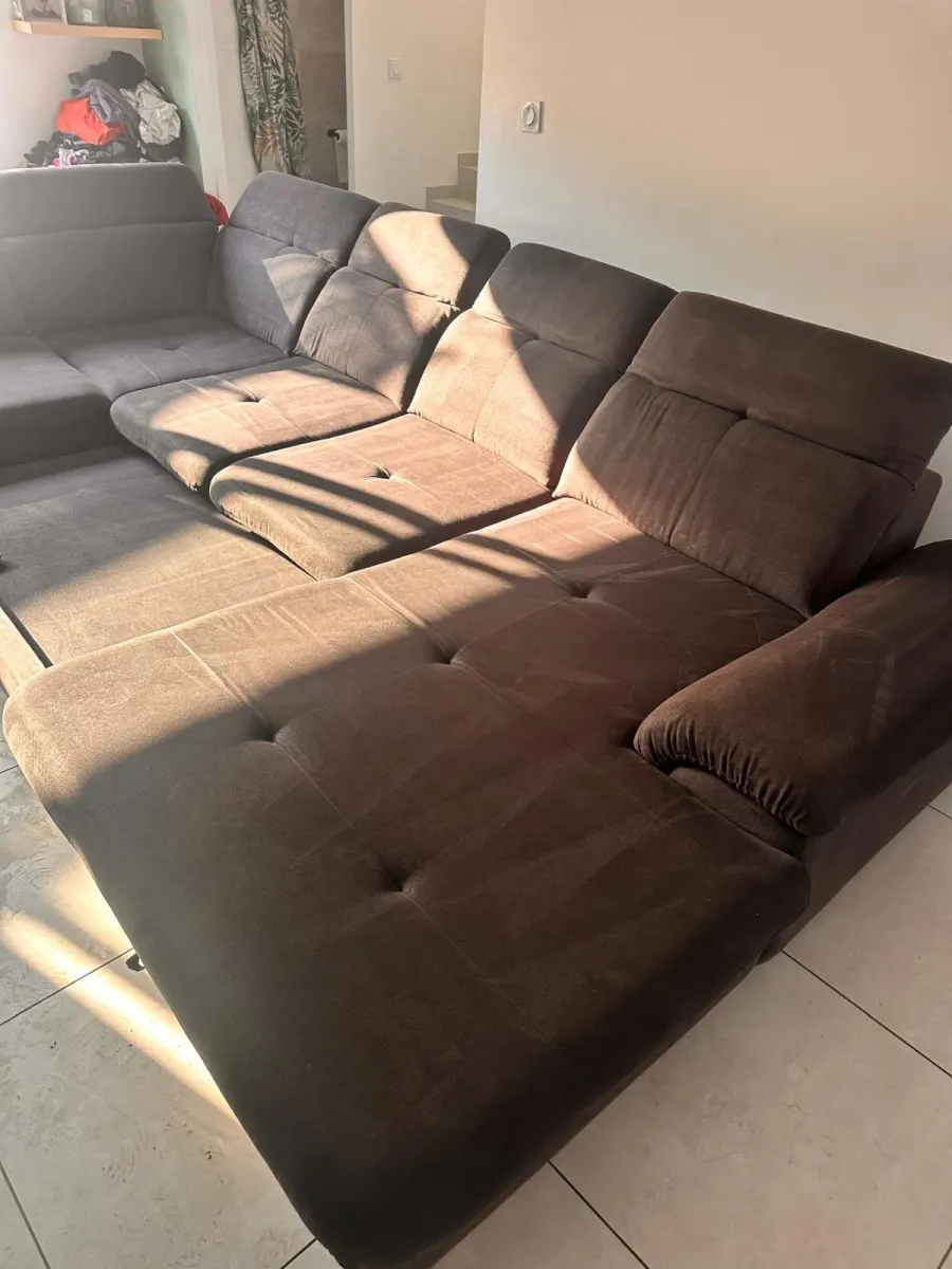 Nettoyage de canapé en tissu clair à Agde